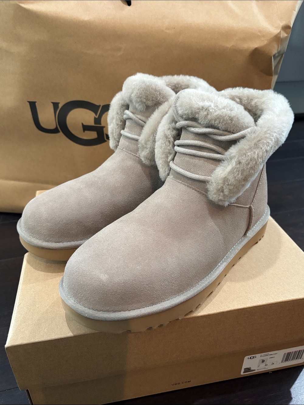 UGG CLASSIC MINI POSY BOOTS IN COBBLESTONE SZ 9 NEW IN BOX
